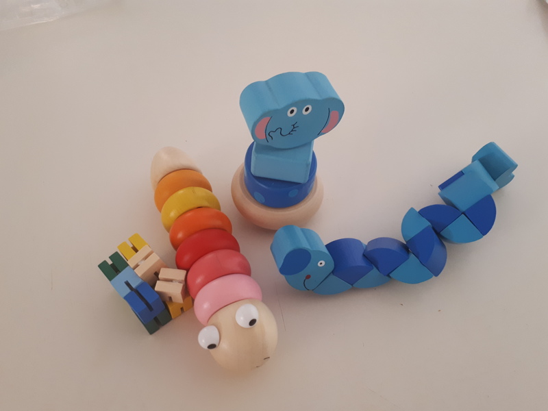 TS27: Wooden puzzle worms set