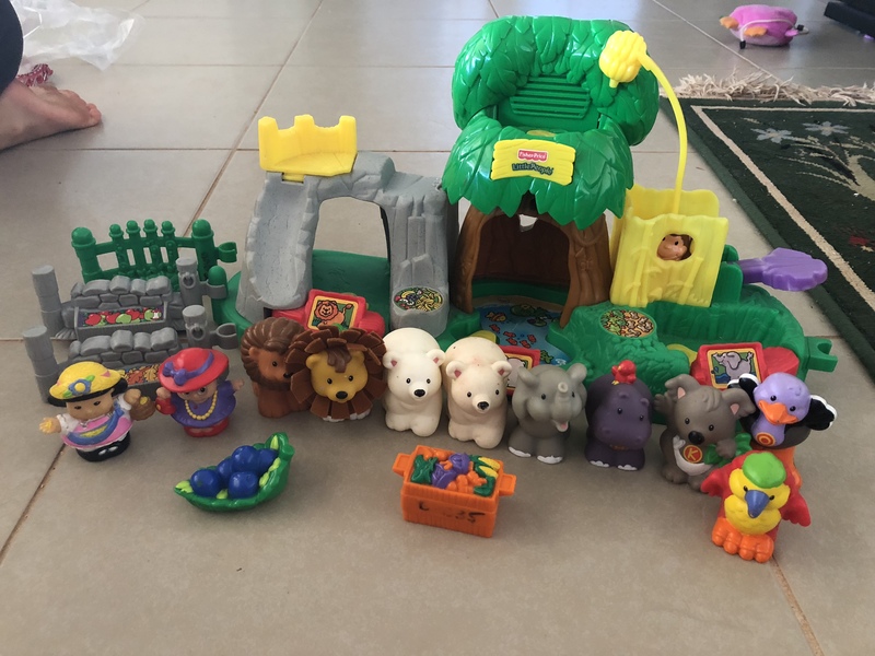 TS34: Little people zoo and animal sounds playset