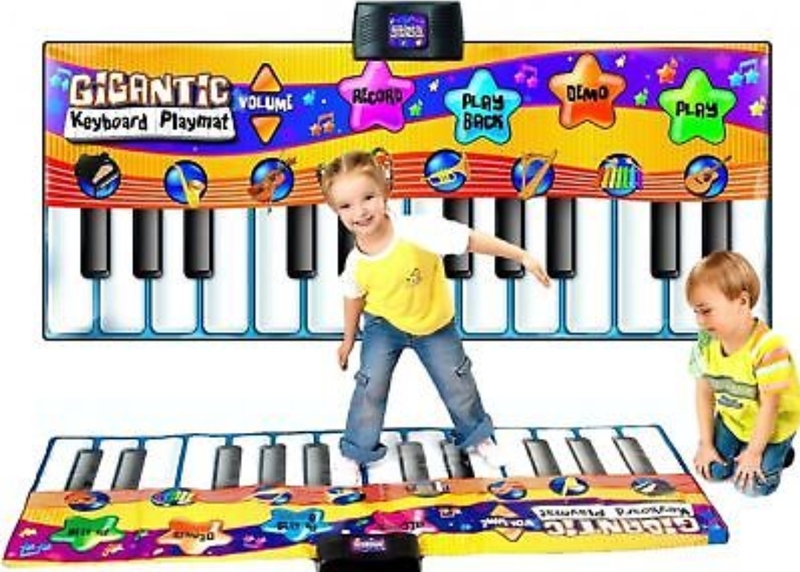 M09: Gigantic keyboard playmate 