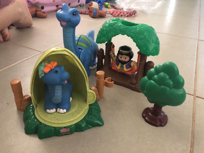 TS39: Fisherprice Little People Dinosaur
