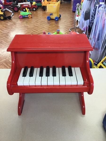 M11: Red piano