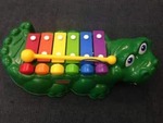 Crocodile xylophone with striker 