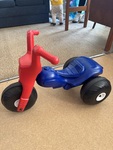 V045: Blue & Red Trike 