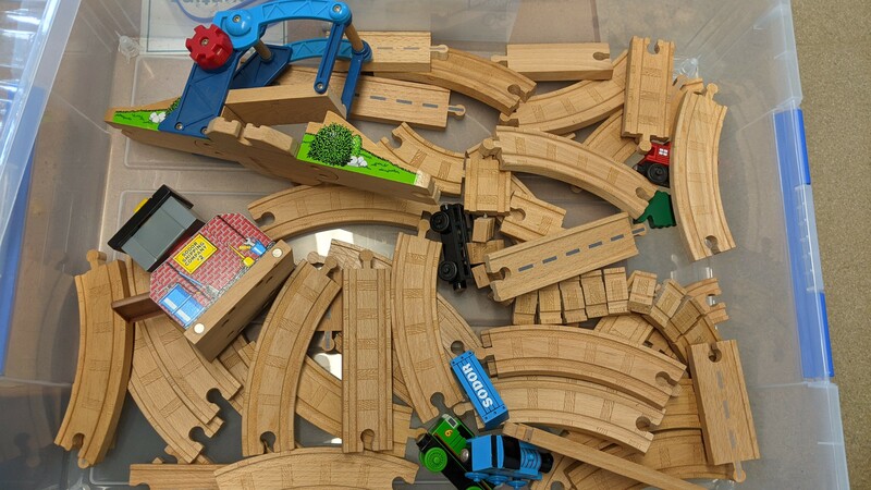 62283: Wooden Thomas Set