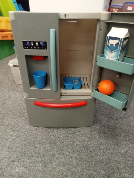 2059: Little Tikes Fridge