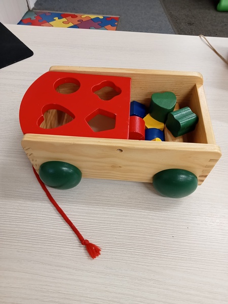 2080: Pull Along Shape Sorter Wagon 2