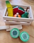 Market box - Chopping fruit
